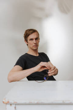 Espen Hjort - Landschap met radioactieve honden